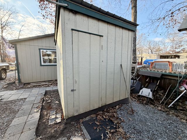 245 Powell Dr, Springville, TN 38256