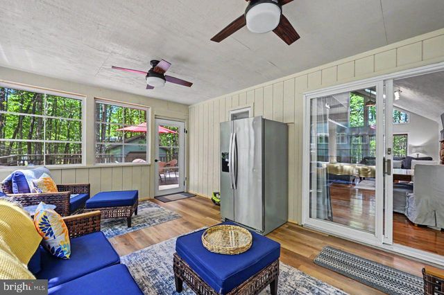 154 MOSHANNON DR, Pocono Lake, PA 18347