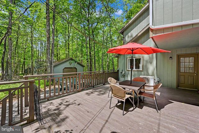 154 MOSHANNON DR, Pocono Lake, PA 18347