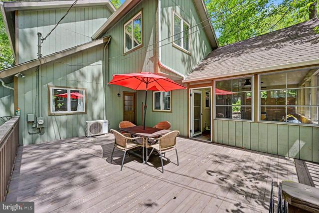 154 MOSHANNON DR, Pocono Lake, PA 18347