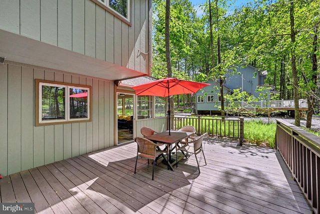 154 MOSHANNON DR, Pocono Lake, PA 18347