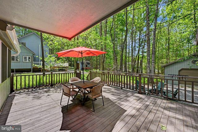 154 MOSHANNON DR, Pocono Lake, PA 18347