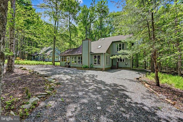 154 MOSHANNON DR, Pocono Lake, PA 18347