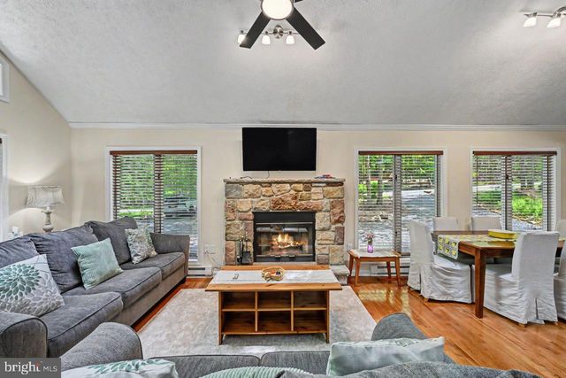154 MOSHANNON DR, Pocono Lake, PA 18347