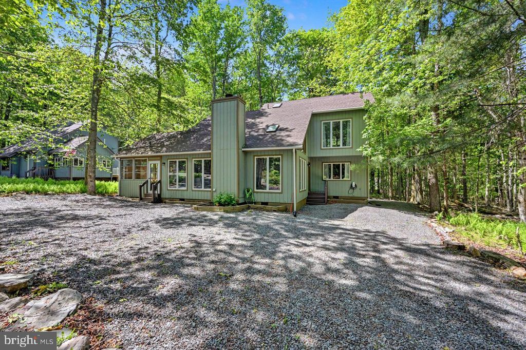 154 MOSHANNON DR, Pocono Lake, PA 18347