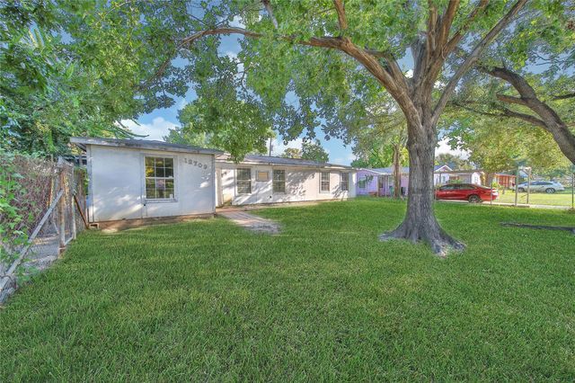 12709 Powell Lane, Houston, TX 77015
