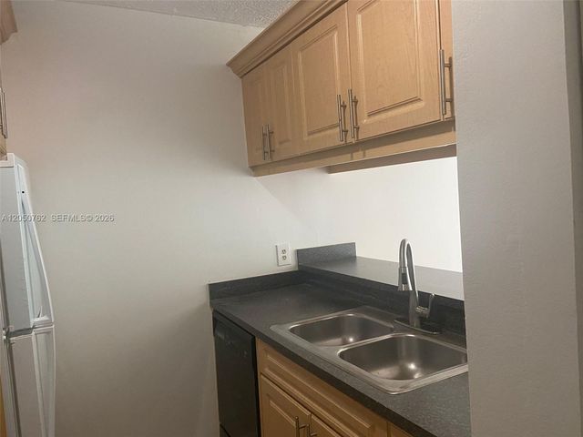 3231 NW 103rd Ter 208-C, Coral Springs, FL 33065