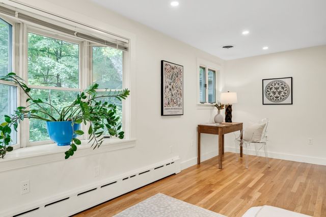 11 Sparks Street, Cambridge, MA 02138