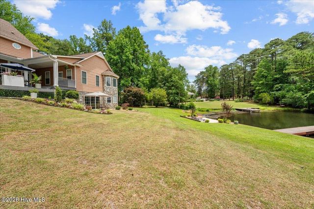 101 Vanore Road, West End, NC 27376