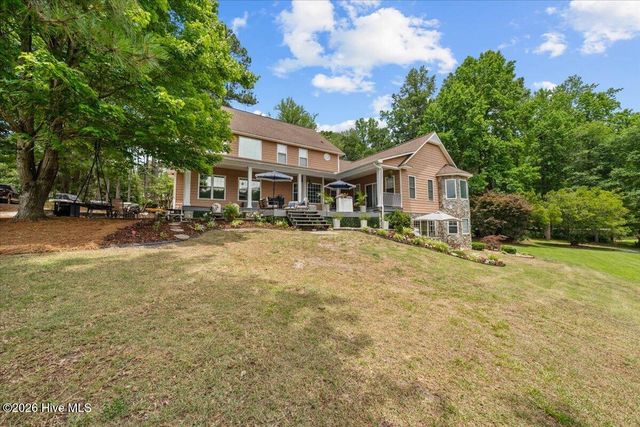 101 Vanore Road, West End, NC 27376