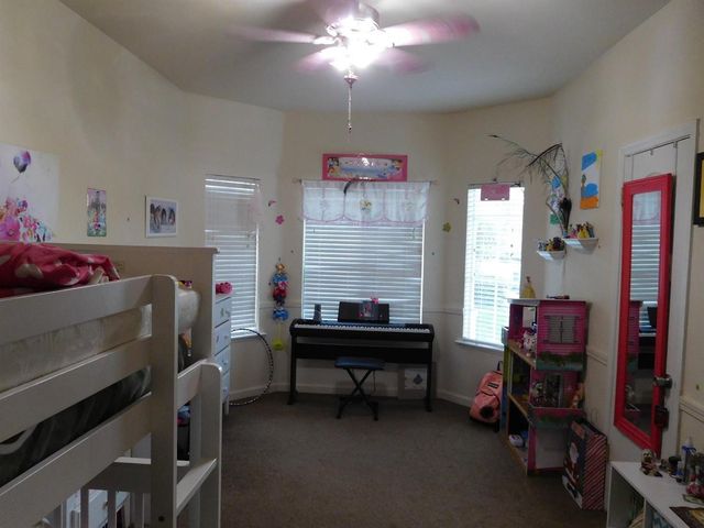 1877 E Turnberry Avenue, Fresno, CA 93730