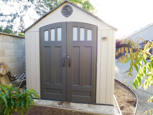 1877 E Turnberry Avenue, Fresno, CA 93730