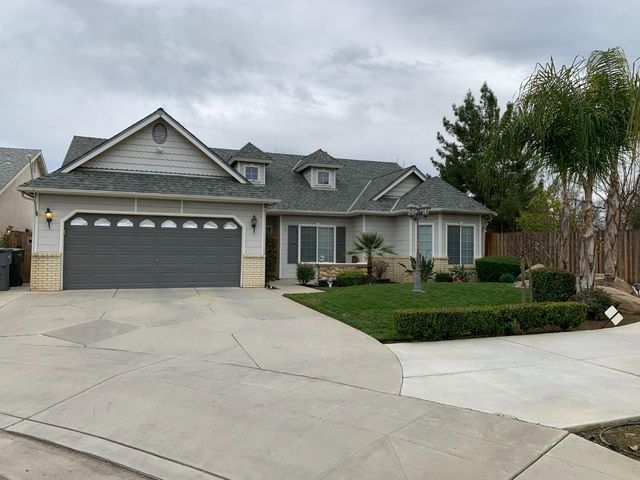 1877 E Turnberry Avenue, Fresno, CA 93730