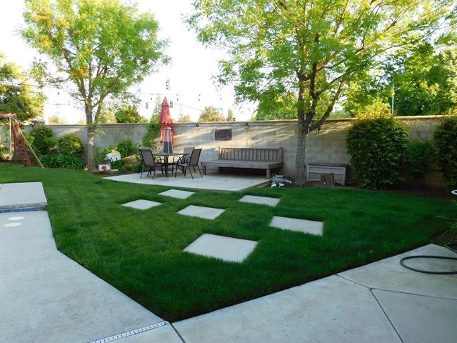 1877 E Turnberry Avenue, Fresno, CA 93730