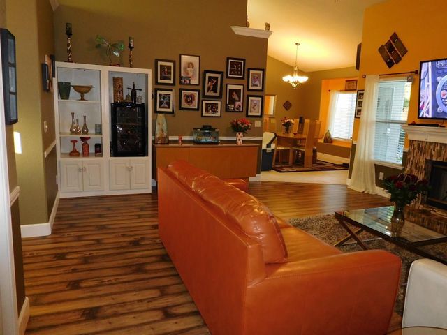 1877 E Turnberry Avenue, Fresno, CA 93730