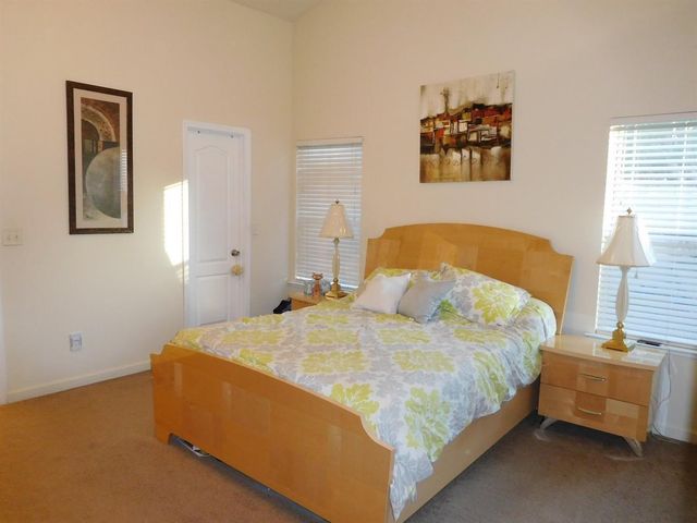 1877 E Turnberry Avenue, Fresno, CA 93730