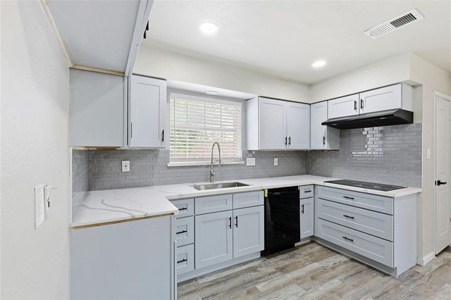 16438 Glenshannon Drive, Houston, TX 77059