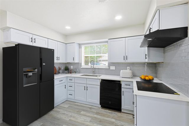 16438 Glenshannon Drive, Houston, TX 77059