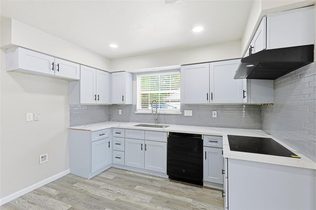 16438 Glenshannon Drive, Houston, TX 77059