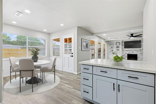 16438 Glenshannon Drive, Houston, TX 77059