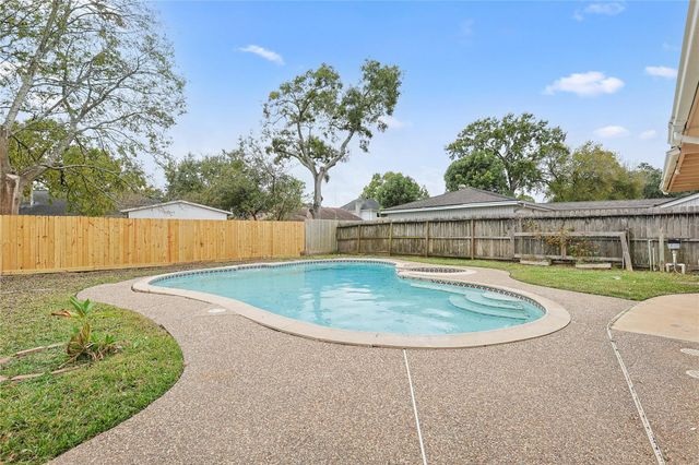 16438 Glenshannon Drive, Houston, TX 77059