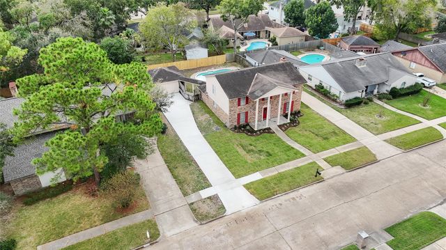 16438 Glenshannon Drive, Houston, TX 77059