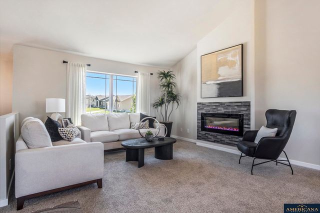 10710 Portage Drive, Papillion, NE 68046