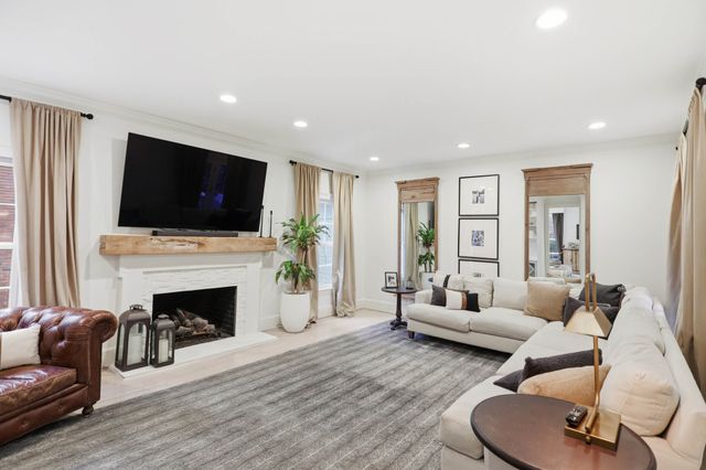 107 Chatsworth Dr, Nashville, TN 37215