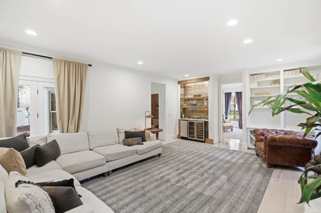 107 Chatsworth Dr, Nashville, TN 37215