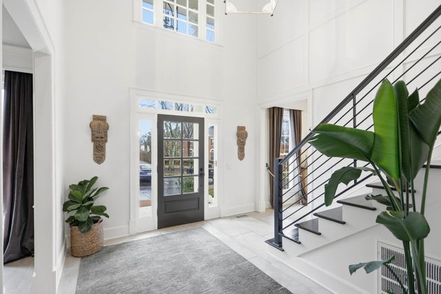 107 Chatsworth Dr, Nashville, TN 37215