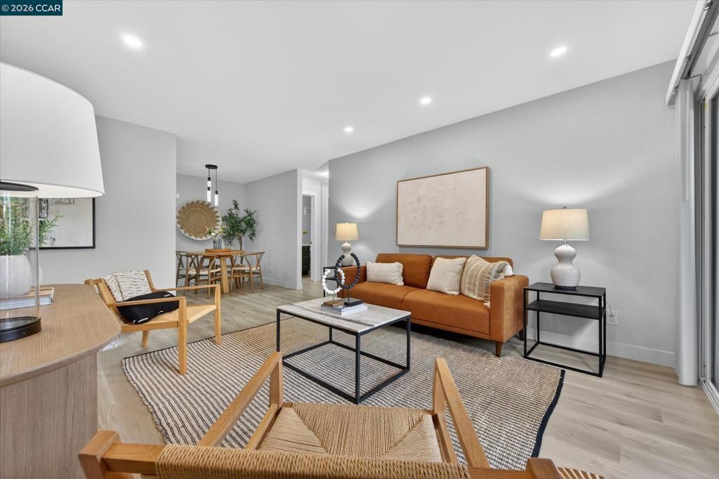 Image 13 of property listing at 1445 1445 Marchbanks Dr 2, Walnut Creek, CA 94598