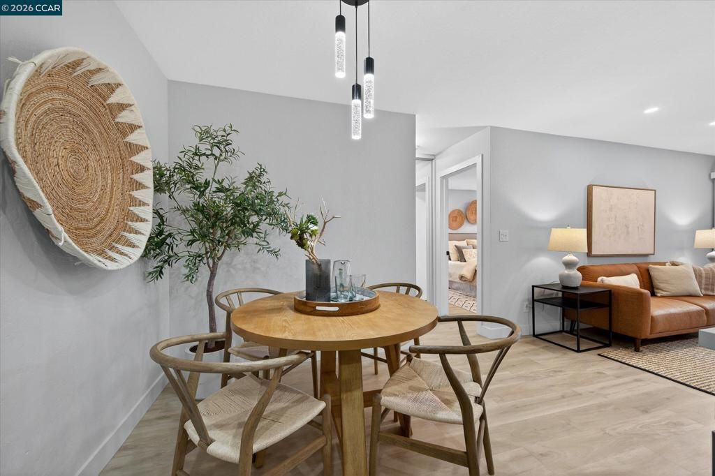 Image 14 of property listing at 1445 1445 Marchbanks Dr 2, Walnut Creek, CA 94598