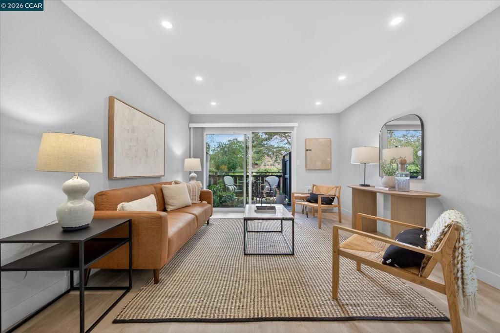 Image 2 of property listing at 1445 1445 Marchbanks Dr 2, Walnut Creek, CA 94598