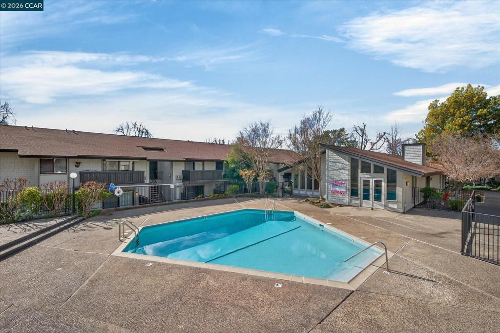 Image 25 of property listing at 1445 1445 Marchbanks Dr 2, Walnut Creek, CA 94598