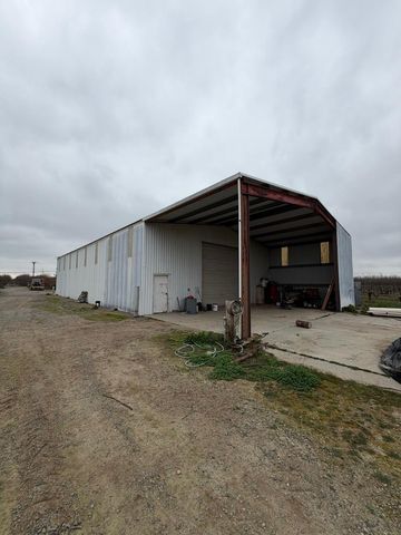 6837 S Granada, Madera, CA 93637