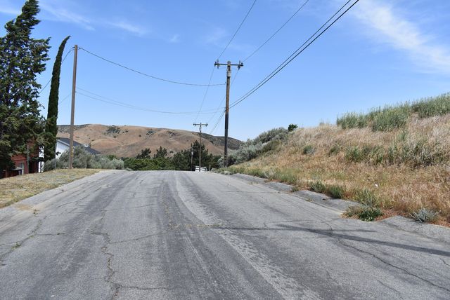 42624 Arrowrock Drive, Lake Elizabeth, CA 93532