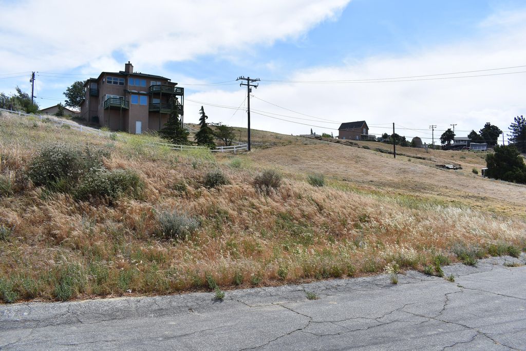 42624 Arrowrock Drive, Lake Elizabeth, CA 93532