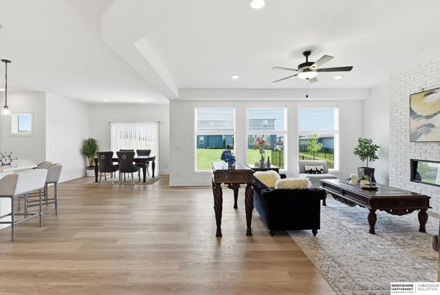 12619 Carpenter Street, Papillion, NE 68138
