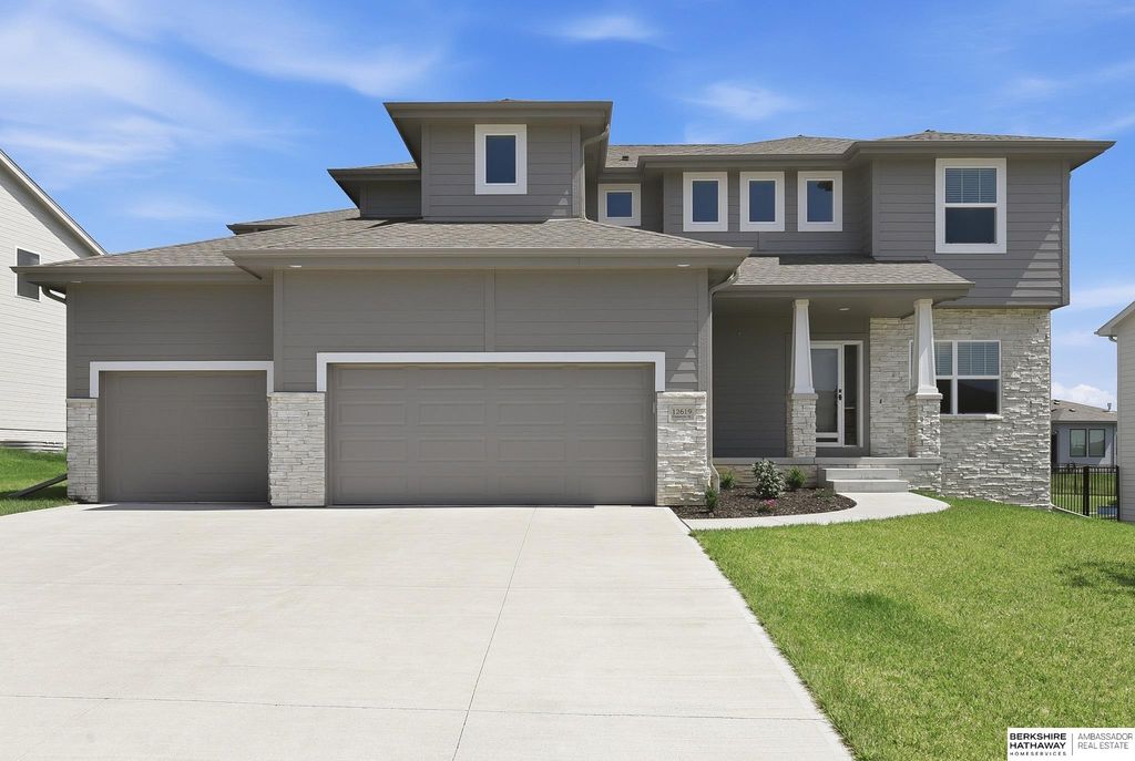 12619 Carpenter Street, Papillion, NE 68138