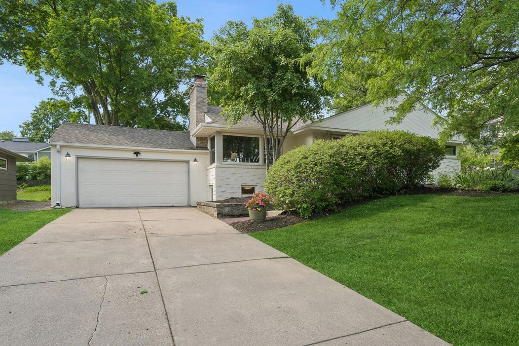 5209 W 61st Street, Edina, MN 55436