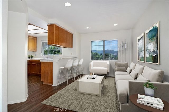618 Warwick Avenue, Thousand Oaks, CA 91360