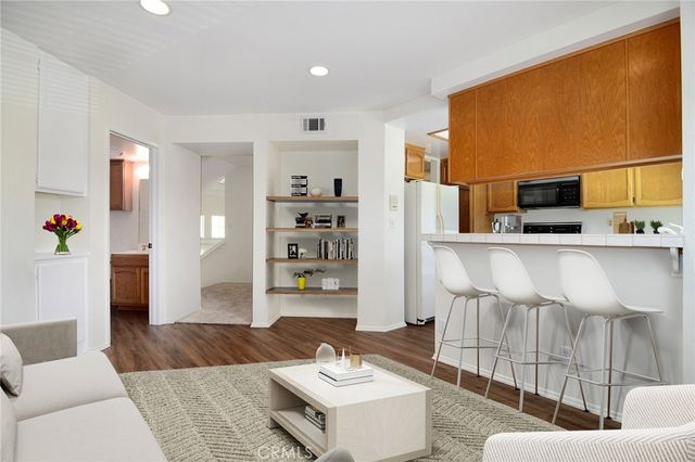 618 Warwick Avenue, Thousand Oaks, CA 91360