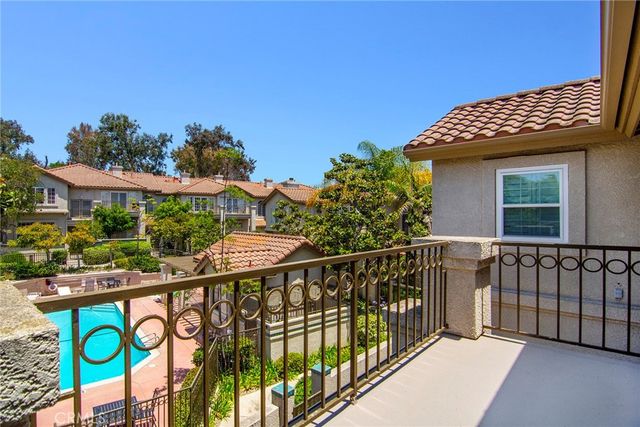 618 Warwick Avenue, Thousand Oaks, CA 91360