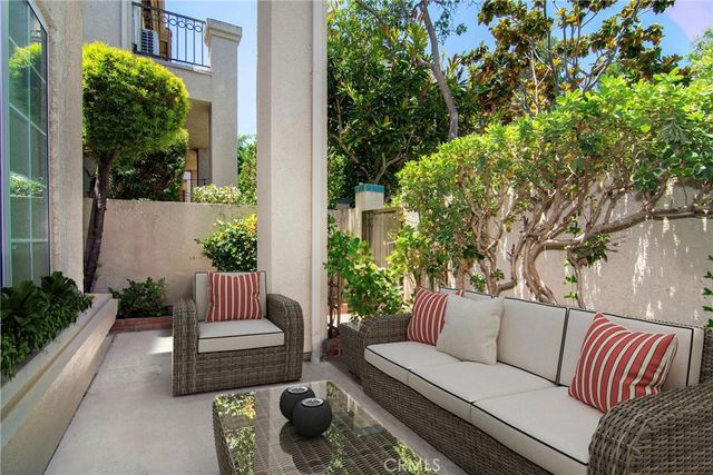 618 Warwick Avenue, Thousand Oaks, CA 91360