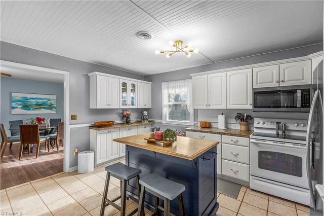 303 Pin Oak Drive, King, NC 27021