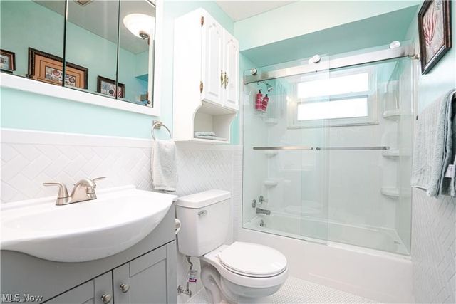 906 Westview Drive, Belpre, OH 45714
