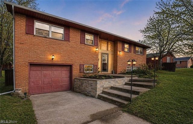 906 Westview Drive, Belpre, OH 45714