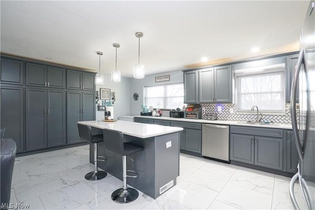 906 Westview Drive, Belpre, OH 45714