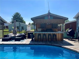 906 Westview Drive, Belpre, OH 45714