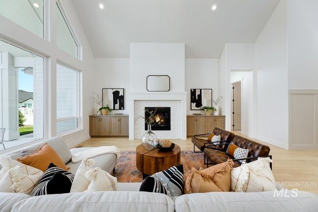 14319 N Goldfinch Ave, Boise, ID 83714